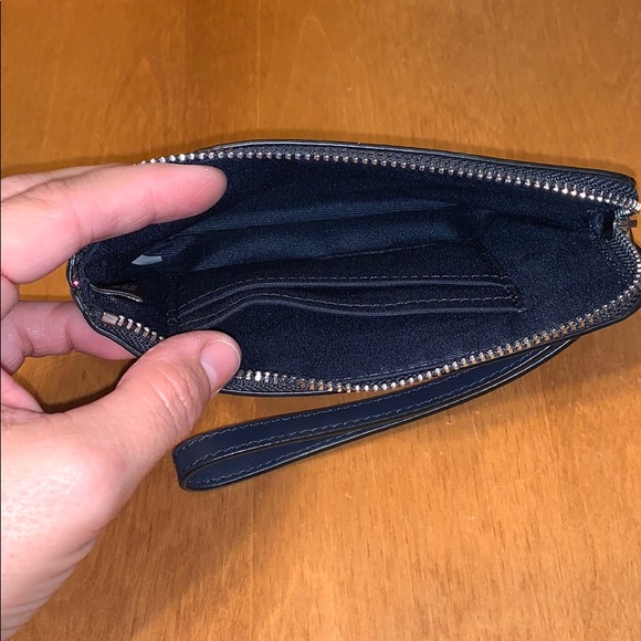 MULTICOLOR CHEVRON CORNER ZIP WRISTLET - Picture 8 of 8